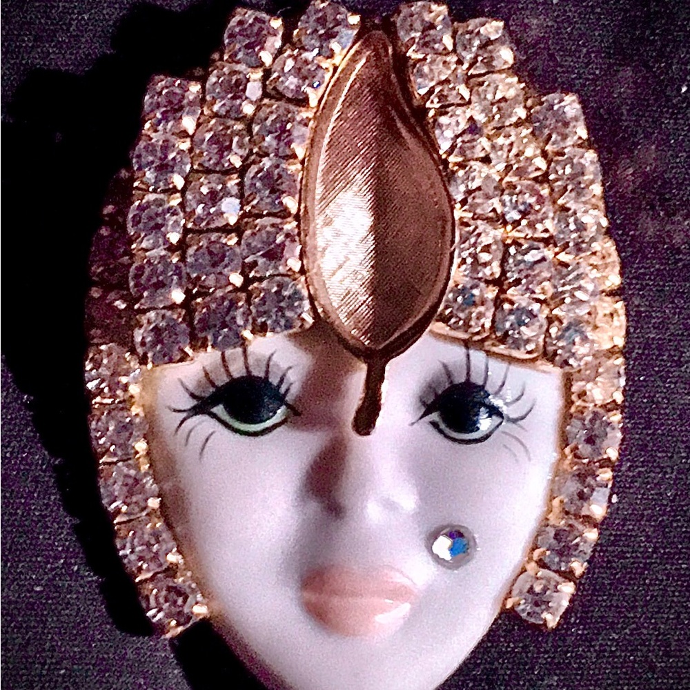 Elegant Vintage Morningstar Crystal Brooch - Picture 6 of 10
